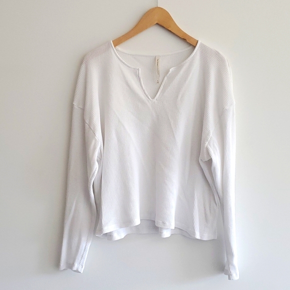 The Group by Babaton Elevation Cropped Waffle Long Sleeve Size Medium - Picture 2 of 6